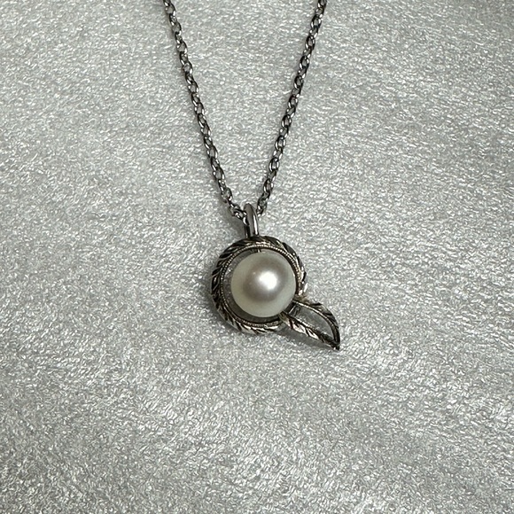 Mikimoto silver pendant